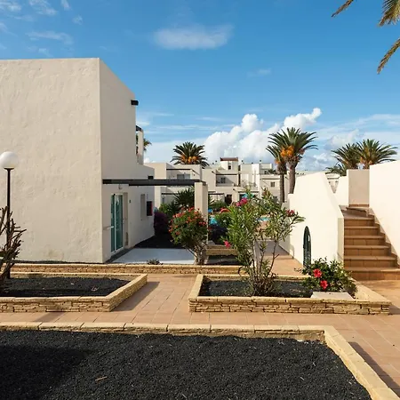 Homeforguest Con Terraza Y Piscina En Apartment