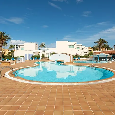 Apartment Homeforguest Con Terraza Y Piscina En *