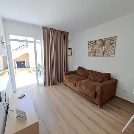 Homeforguest Con Terraza Y Piscina En Apartment