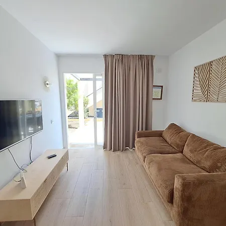 Homeforguest Con Terraza Y Piscina En Apartment *